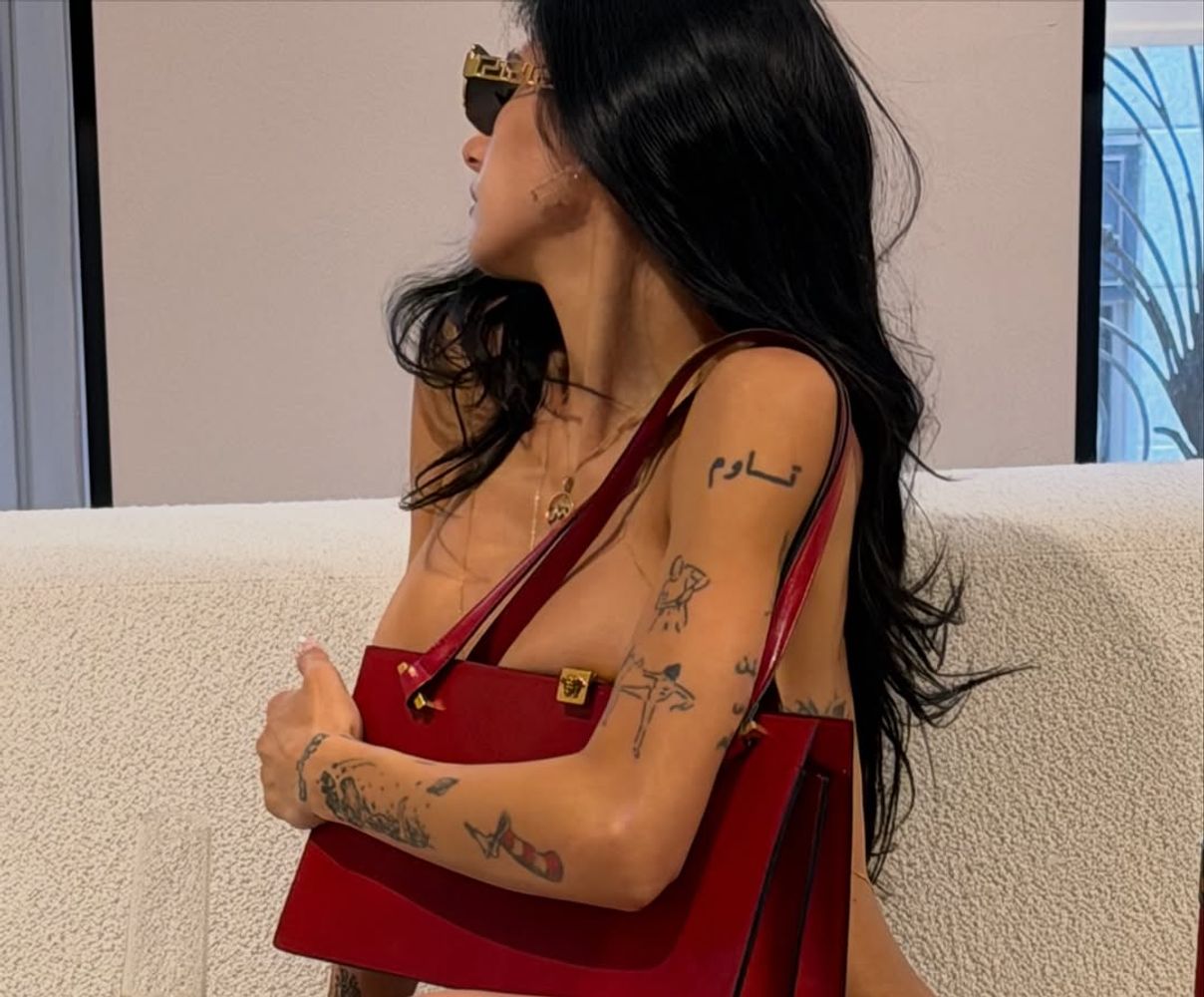 El destape de Mia Khalifa: la influencer posó sin ropa y burló el límite de la censura