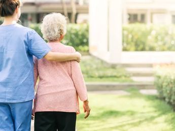 Cuánto ganan una niñera y cuidadores de adultos en marzo 2026