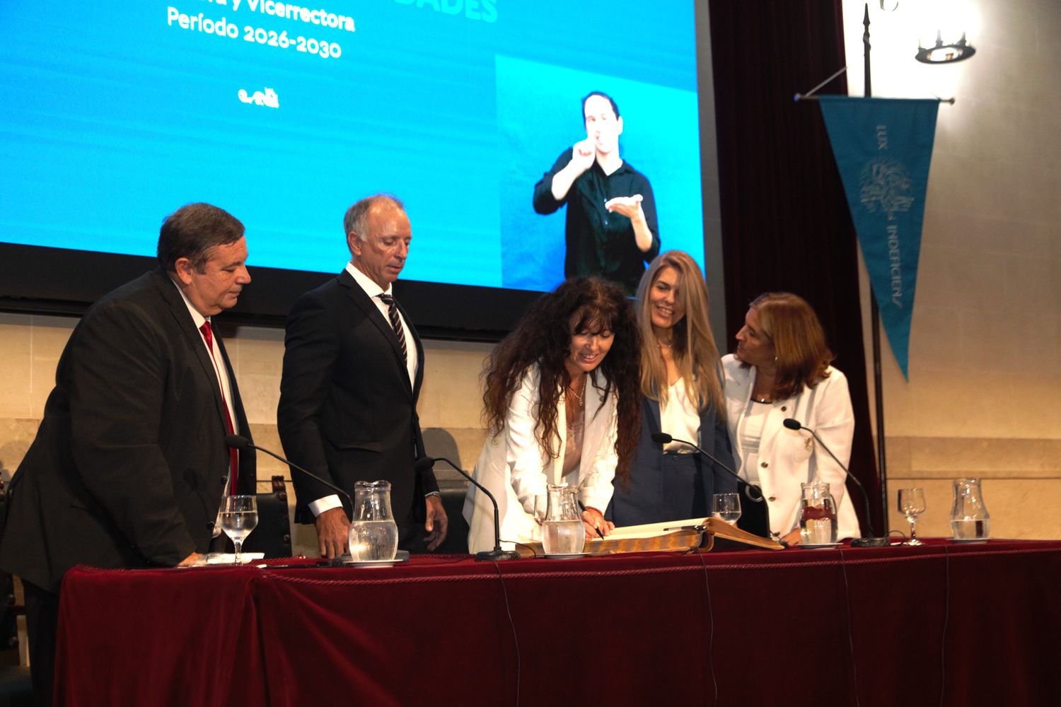 Una jornada histórica en la Universidad Nacional del Litoral. Laura Tarabella asumió este viernes como rectora de la Universidad.