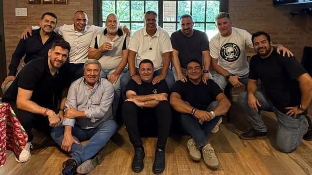 Claudio Tapia y Claudio Toviggino al centro. Acompañado por los presidentes de Instituto y Belgrano, entre otros.