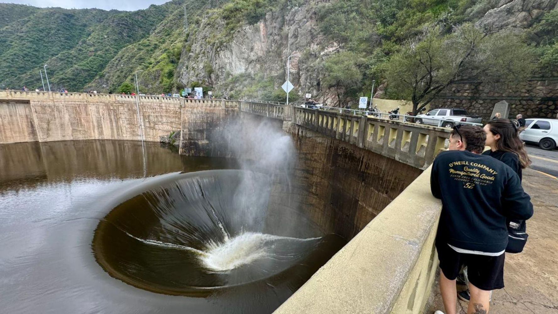 Postales del San Roque lleno: reapareció la “cola de la novia” tras las tormentas