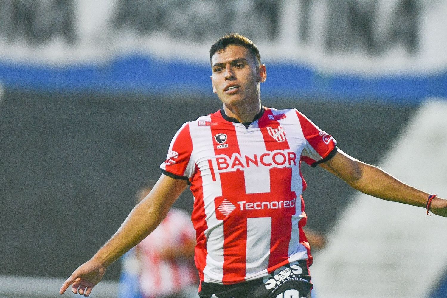 Santiago Rodríguez, con goles para el recuerdo en Instituto. Entre ellos, a Talleres.