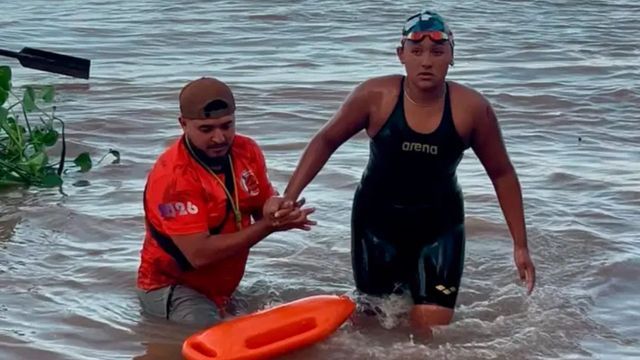 Chapetón–Paraná 2026: Eugenia Peltzer ganó la maratón acuática en el río Paraná.