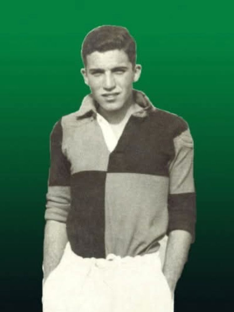 “Yita”, jugó en la Primera División del Club de fullback entre 1948/1959
