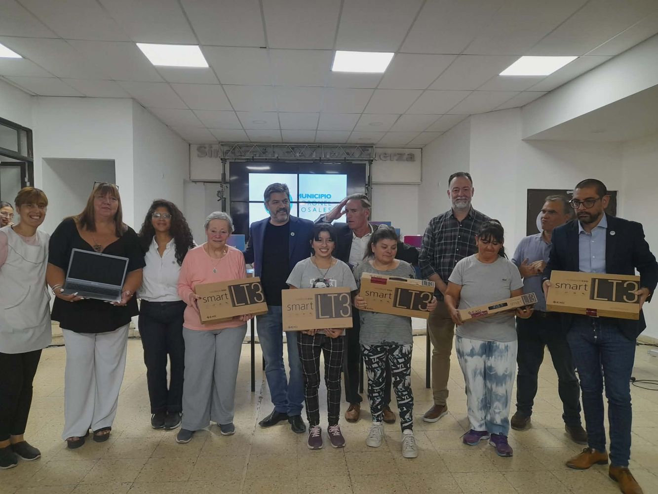 Entregaron netbooks a estudiantes de Coronel Rosales