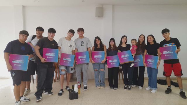 Entregaron netbooks a estudiantes de Coronel Rosales