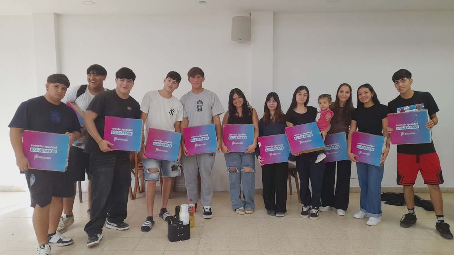 Entregaron netbooks a estudiantes de Coronel Rosales