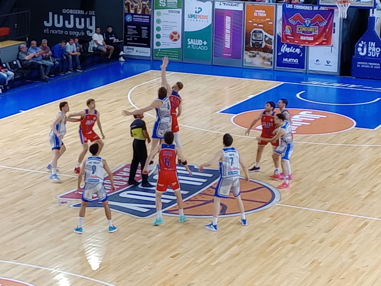 Jujuy Básquet logró quebrar una racha adversa y volvió a festejar ante su público, derrotando nuevamente a los santafesinos de Santa Paula.