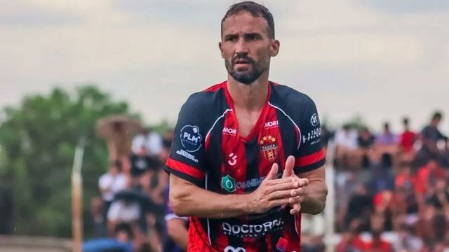 A los 42 años Gonzalo Klusener sigue en actividad. Y recuerda los goles para Talleres en los clásicos.