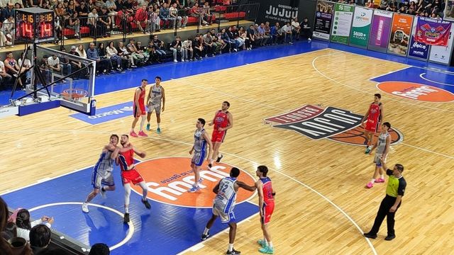 En el marco de la fecha 29 de la Conferencia Norte de La Liga Argentina, los “Cóndores” vencieron a Santa Paula de Gálvez por un ajustadísimo 64 a 62.