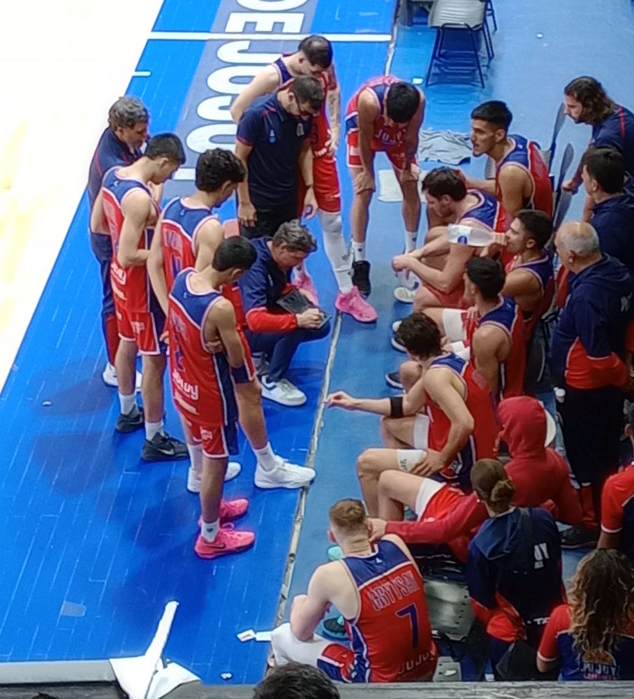 El entrenador tuvo momentos en que debió expresarse con firmeza para sacar lo mejor de sus jugadores y así la victoria de este sábado fue un verdadero desahogo para los dirigidos por Guillermo Tasso.