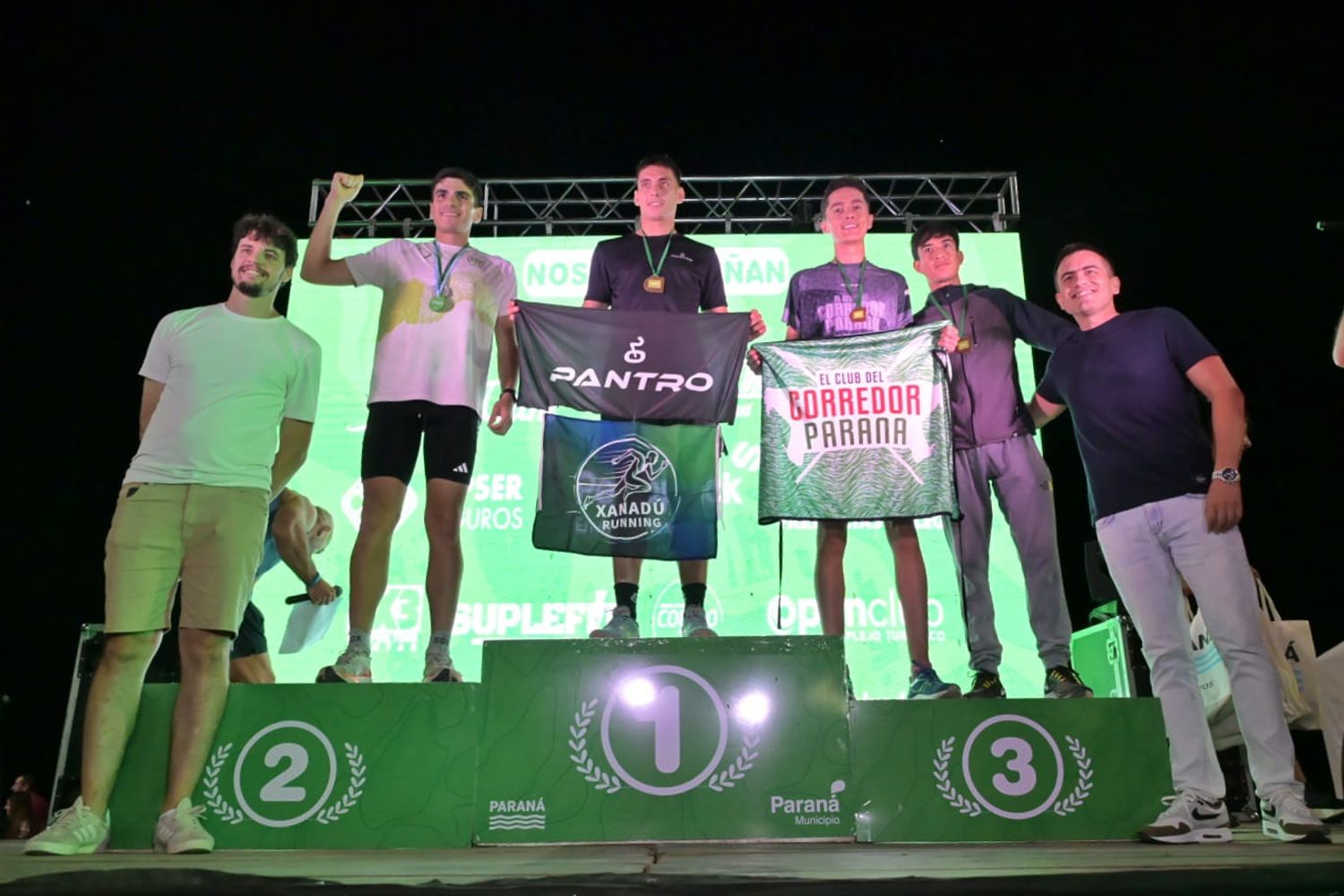 Paraná vivió una multitudinaria quinta edición de la Carrera Nocturna “Ciudad de Paraná”.