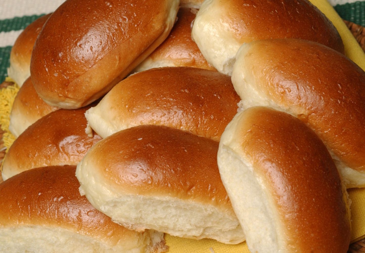 Pan de pebete casero.