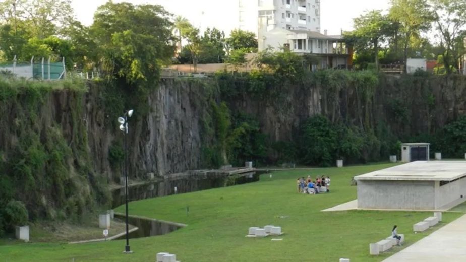Rescataron a un hombre que cayó desde el mirador de La Cantera en la Costanera de Posadas