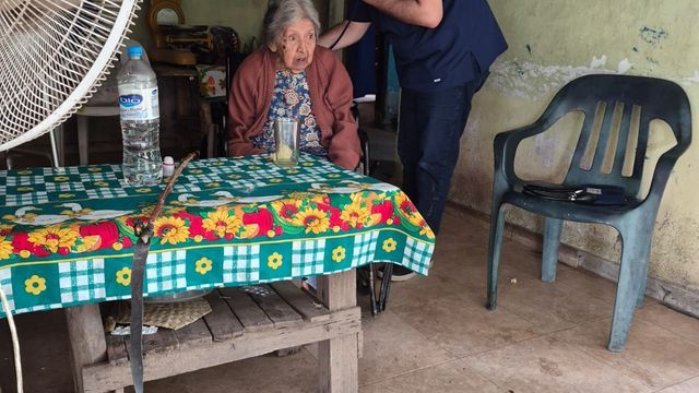 El operativo incluyó limpieza de viviendas, asistencia a personas damnificadas, traslados preventivos y derivaciones hospitalarias en los casos que requerían seguimiento clínico.