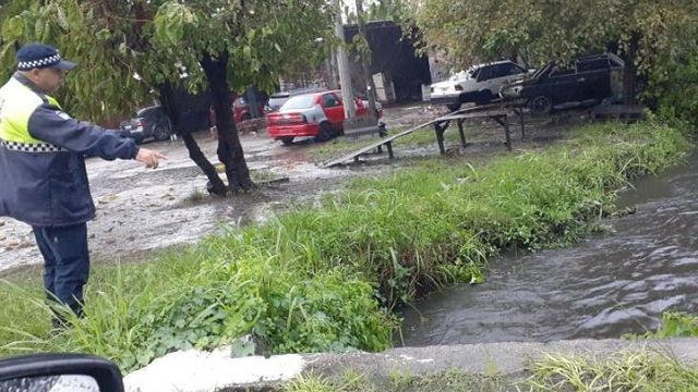 Las lluvias complican caminos y refuerzan operativos en toda la provincia.