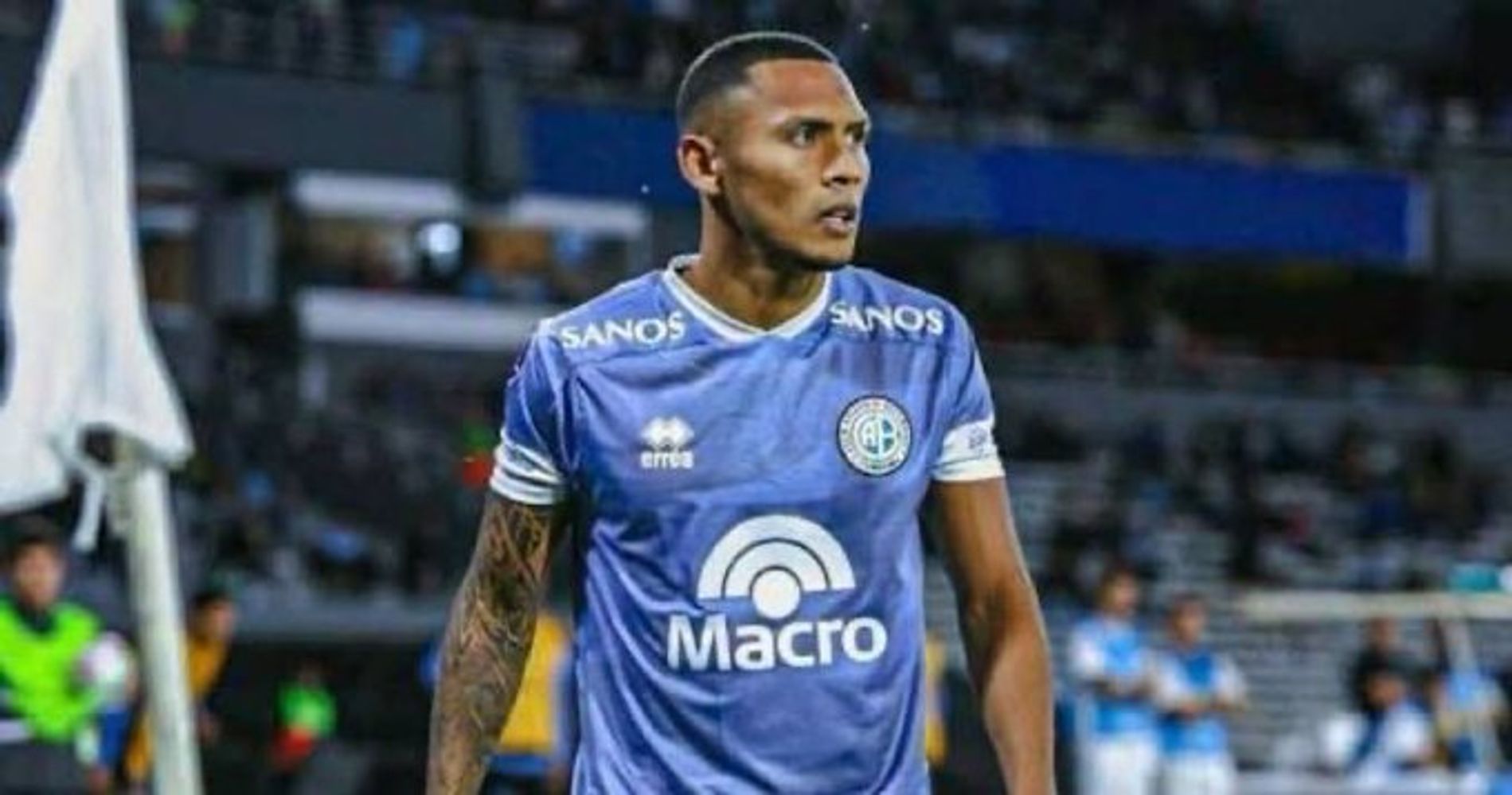 El extremo peruano Bryan Reyna se va de Belgrano. Jugará en Universitario el resto del 2026.