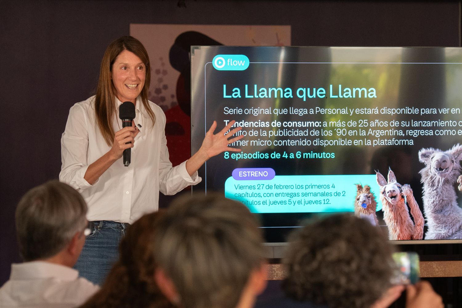 La directora de Entretenimiento y Brand Marketing de Personal, Silvana Cataldo, explicó a los periodistas del país reunidos en Huacalera el contexto y el proceso que llevó a la compañía a decidir el regreso de "La Llama que Llama" como un producto de la plataforma Flow.