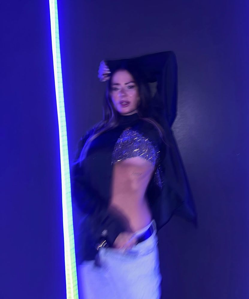 Karina Jelinek dio cátedra de estilo con un look de noche en tendencia y arrasó en Instagram