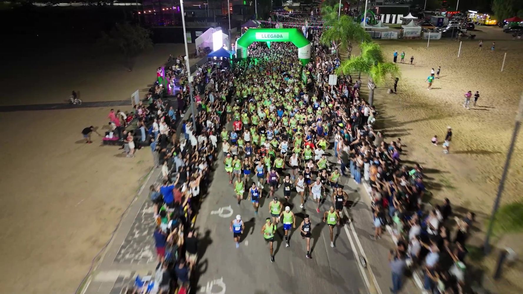 Paraná vivió una multitudinaria quinta edición de la Carrera Nocturna “Ciudad de Paraná”.