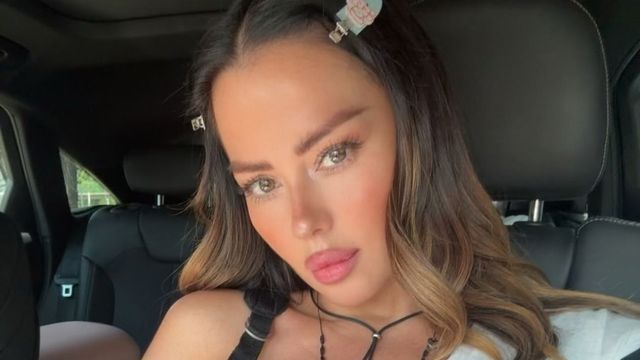 Karina Olga Jelinek se sumó al streaming con Homero Pettinato y sorprendió con dos accesorios en tendencia este otoño