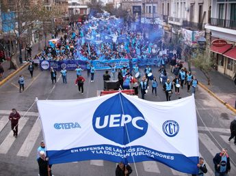 Paritaria docente en Córdoba: la nueva oferta incluye 40% de aumento y no descontar el paro