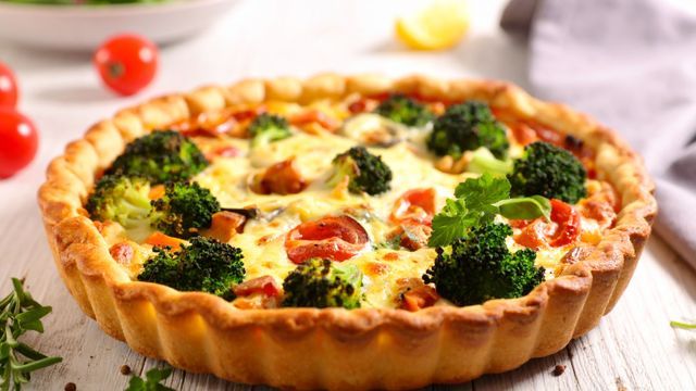 Una sola masa de tarta casera y 3 rellenos para toda la semana: el método infalible para que nunca se humedezca