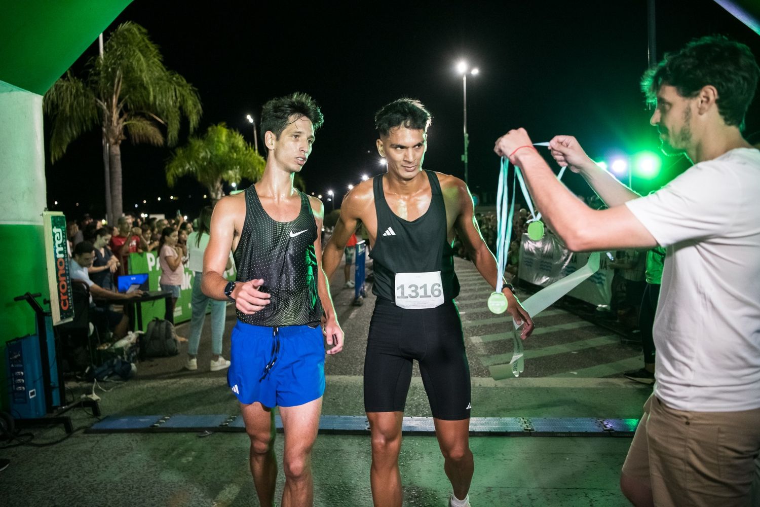 Paraná vivió una multitudinaria quinta edición de la Carrera Nocturna “Ciudad de Paraná”.