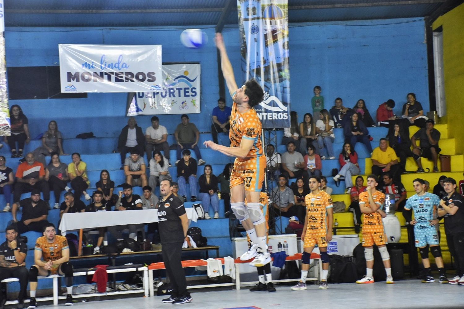 Monteros Vóley escribió una noche histórica y avanzó a semifinales.