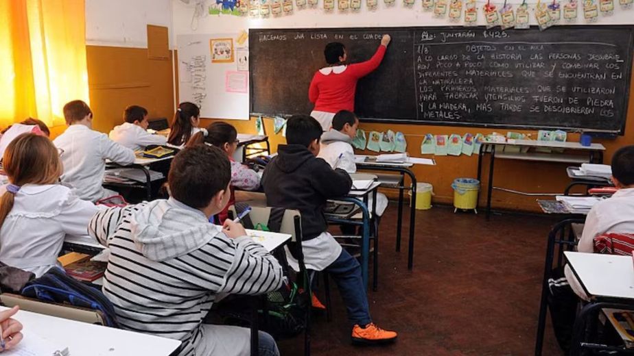 Casi la mitad de los docentes de Córdoba necesita un segundo empleo para sobrevivir