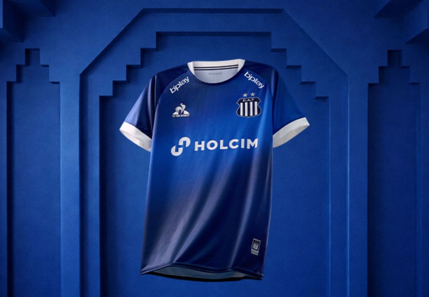 Talleres generó polémica con la nueva camiseta.