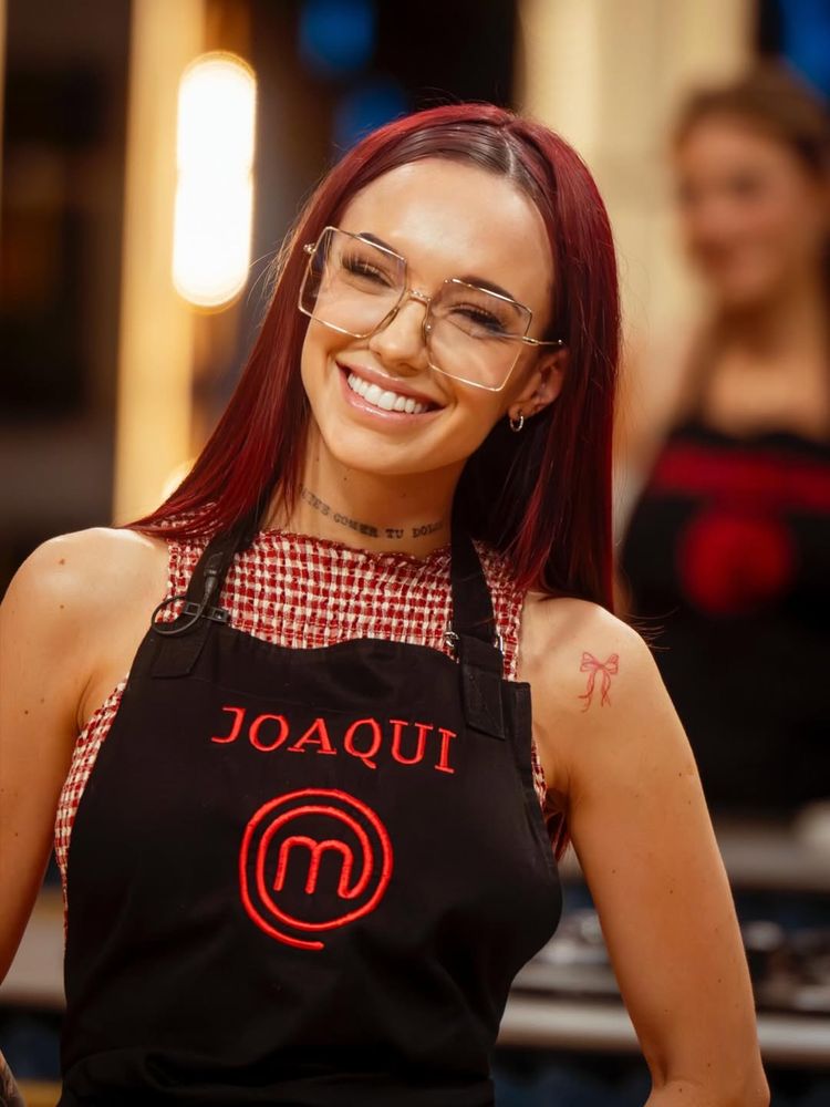La cantante en el reality de cocina más importante.