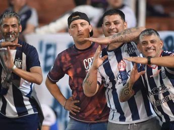 Polémica en Talleres: el nuevo diseño "neón" de la camiseta que enfureció a los hinchas
