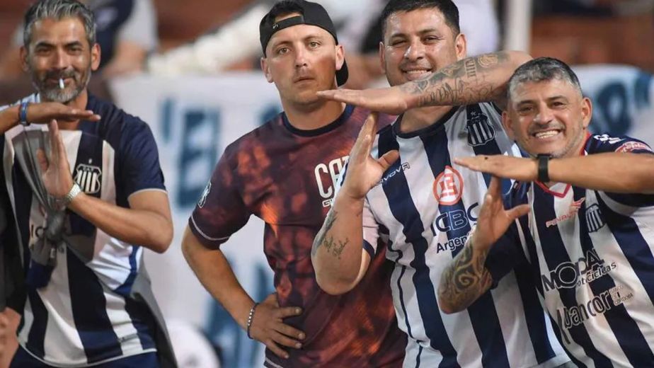 Polémica en Talleres: el nuevo diseño "neón" de la camiseta que enfureció a los hinchas