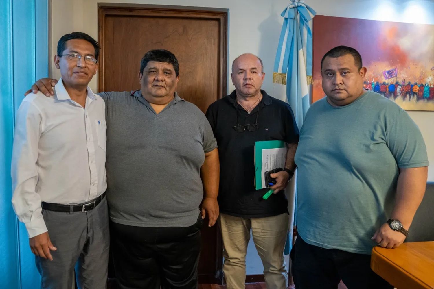 "Está encaminada la situación" y "las negociaciones van a ser permanentes hasta tanto se puedan atender todos los reclamos de manera paulatina", anunciaban el lunes los representantes de los policías y penitenciarios que dialogaron con funcionarios del Gobierno.