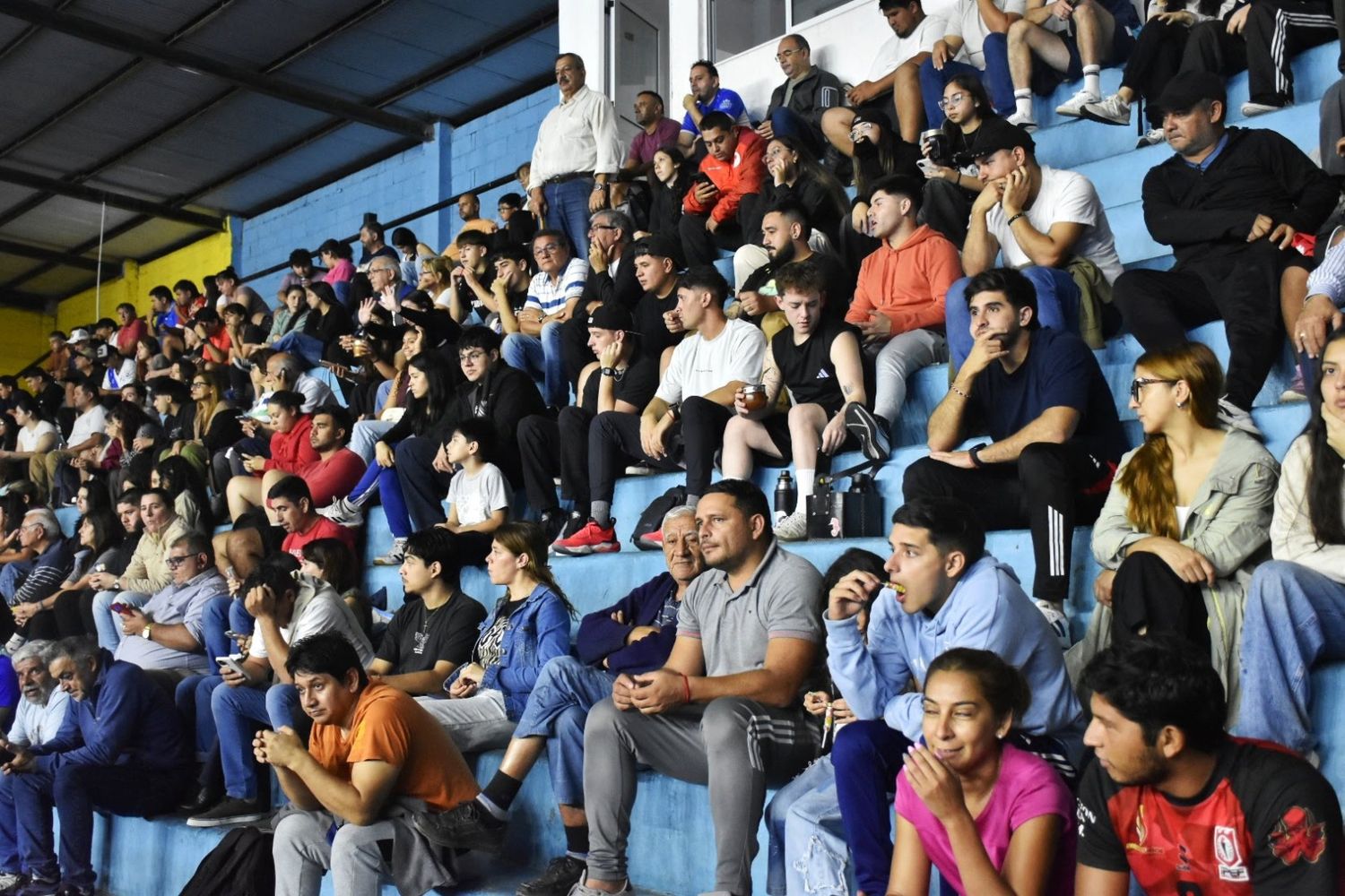 Noche épica en Monteros: el Naranja eliminó a River en tie break.