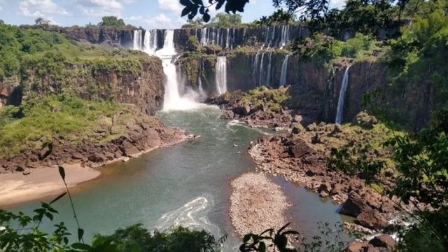 Advierten que el recorte nacional pone en riesgo la conservación y el funcionamiento de las Cataratas del Iguazú.