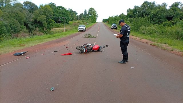 Adolescente que hacía “willy” en moto chocó contra una camioneta en la ruta 103 en Mártires.
