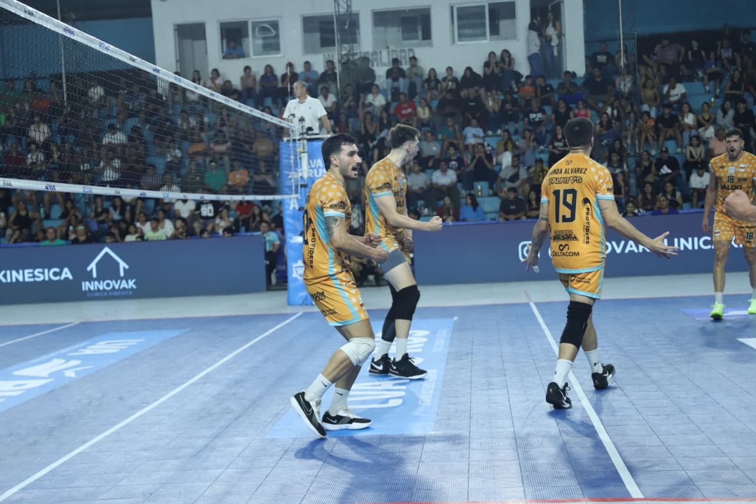 Monteros Vóley escribió una noche histórica y avanzó a semifinales.