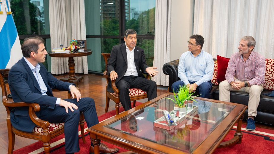 Acevedo recibió a los organizadores del Congreso Argentino de Neurocirugía.