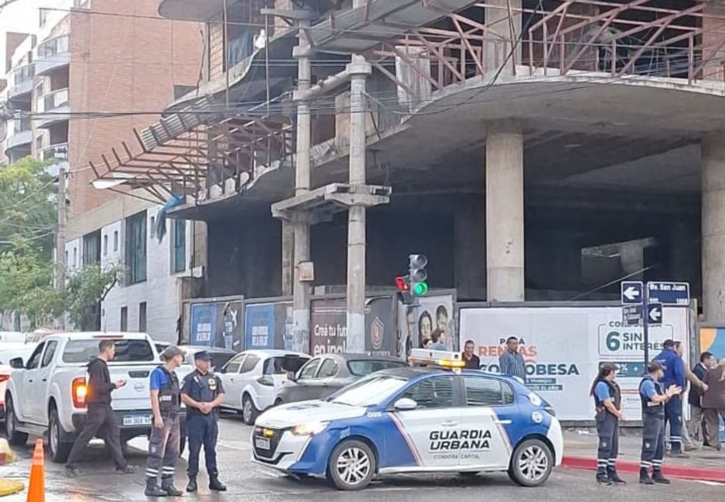 Desalojaron de okupas un edificio abandonado en Córdoba.
