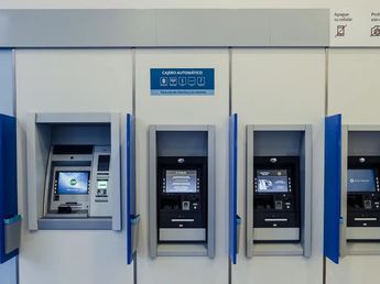 Cambian los cajeros automáticos: esto es lo que hay que hacer sí o sí para evitar el "skimming"