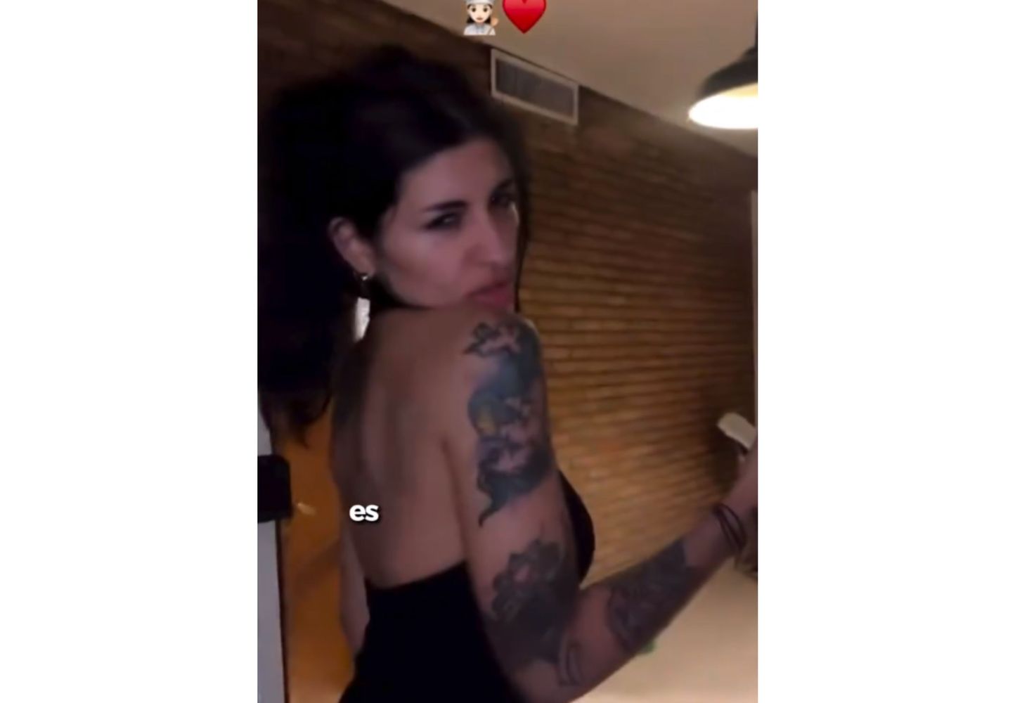 Cazzu invitó a los cantantes a su casa para cocinarles un asado.
