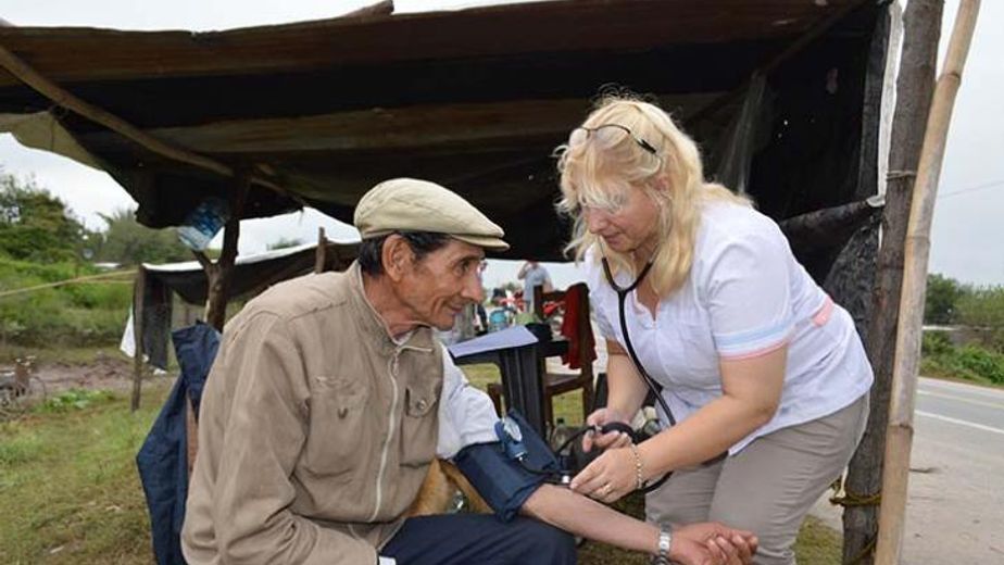 Operativo sanitario en La Madrid para asistir a familias afectadas por el temporal