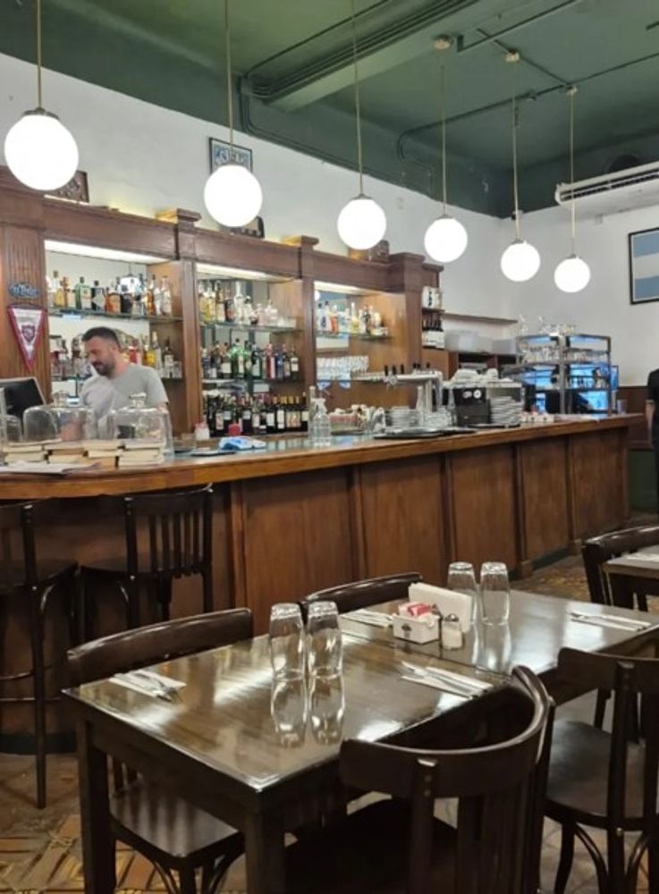 Ni after office ni café al paso: este jueves debuta el 'Día de la Barra' con descuentos en bares notables