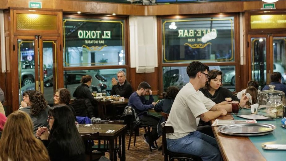 Ni after office ni café al paso: este jueves debuta el 'Día de la Barra' con descuentos en bares notables