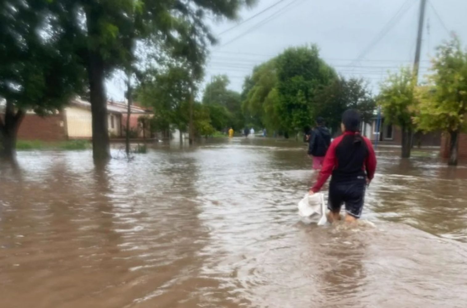 La crecida transformó el paisaje urbano de La Madrid.