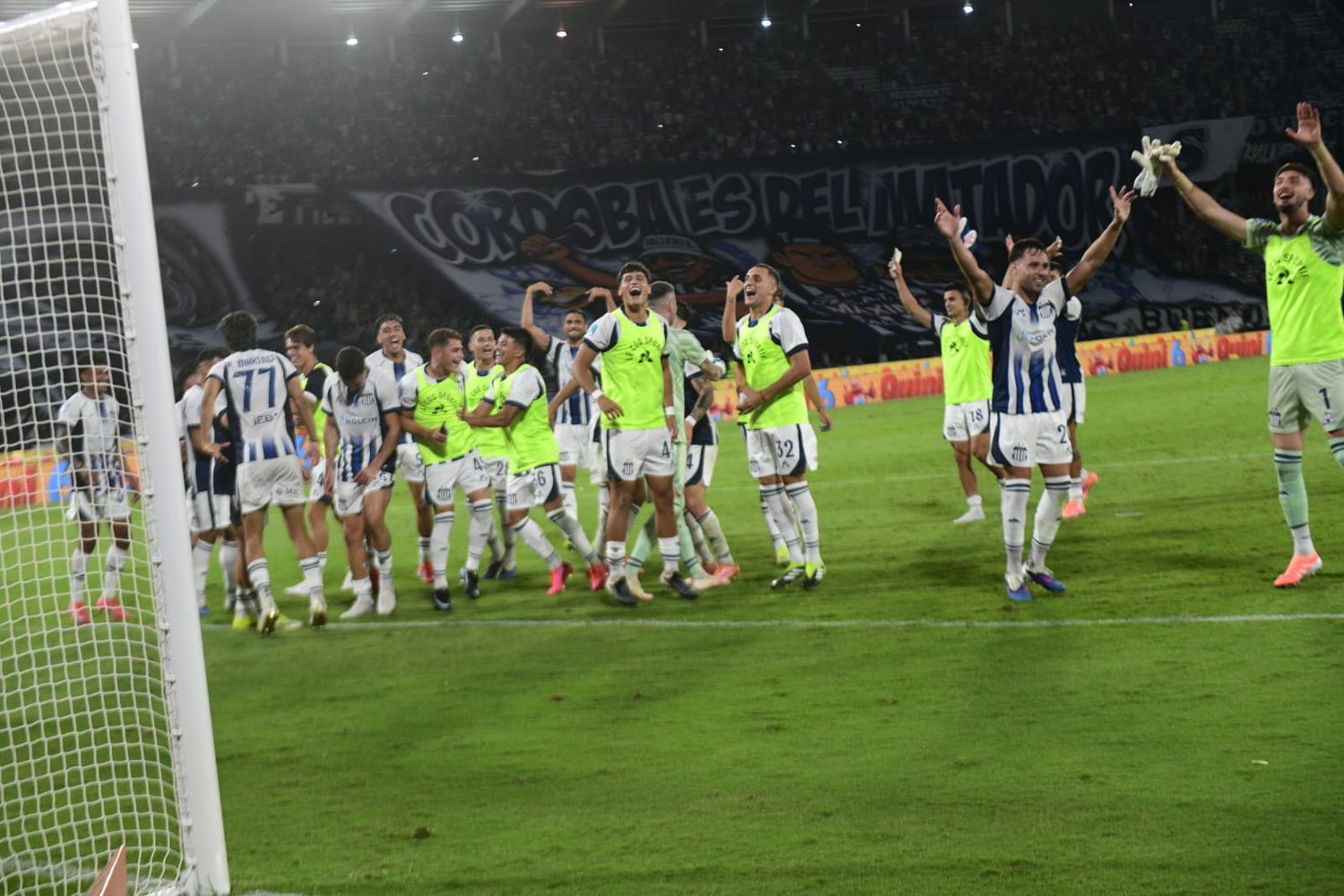 Fiesta de Talleres, por el triunfo sobre Instituto, en la antesala del clásico con Belgrano.