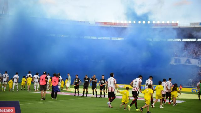 Talleres e Instituto a la cancha, en un Kempes con escenografía de clásico.