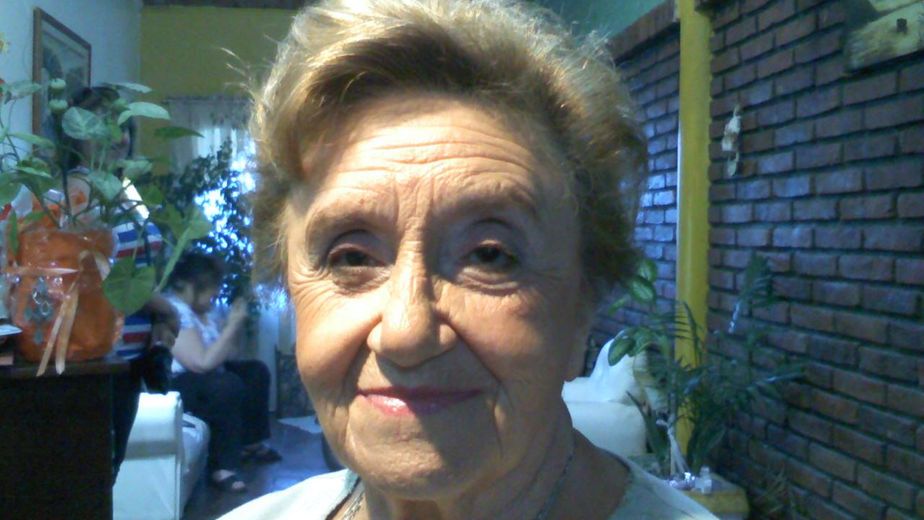 A los 93 años, Nelly sigue enseñando a amar a los animales: una historia de vida que deja huella